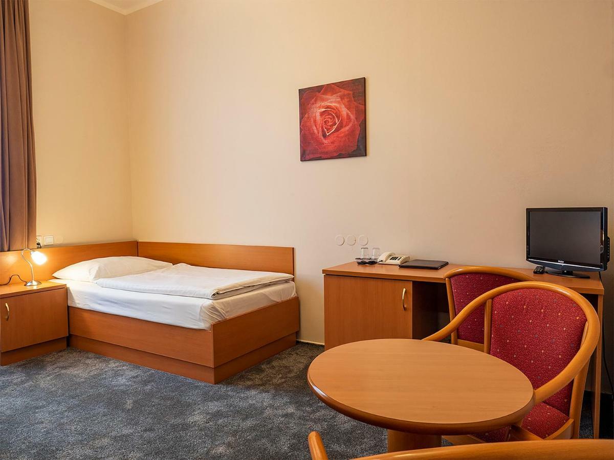Hotel Olympia Česká Lípa Zewnętrze zdjęcie